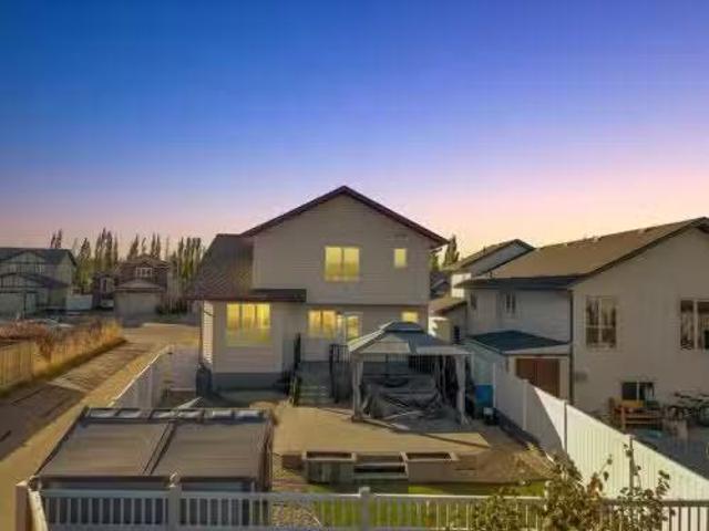 House for sale in Sylvan Lake, Alberta