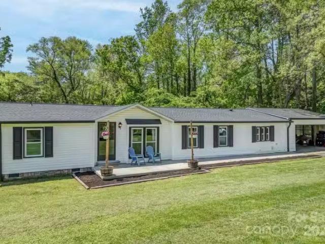 House for sale in Hendersonville