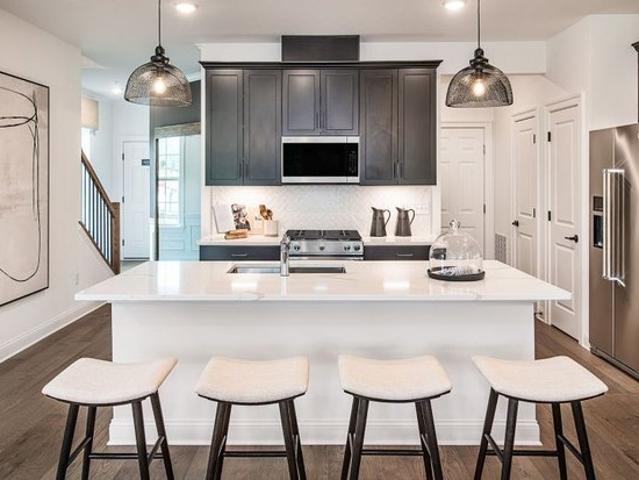 Townhouse for sale in Dayton, New Jersey