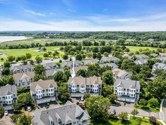 Townhouse for sale in Harbour Village, South Amboy