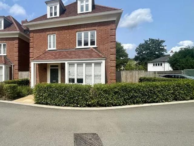 House for rent in Cockfosters, Greater London