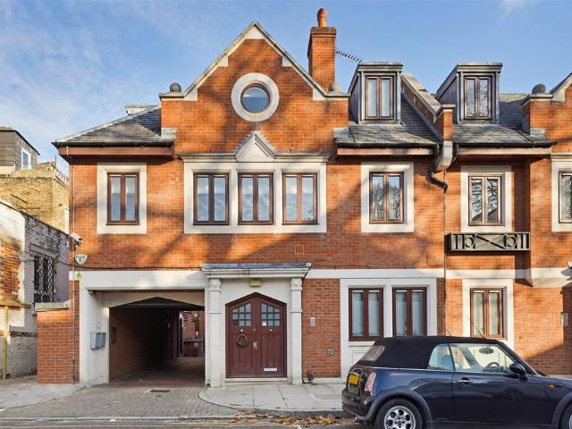 House for rent in Royal Borough of Kensington and Chelsea, Greater London