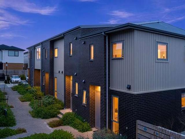 Townhouse for sale in Owhata, Oroua County