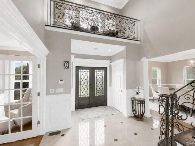 House for sale in Baldwin Place, New York
