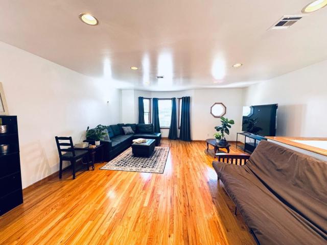 Duplex for rent in Hudson, New Jersey
