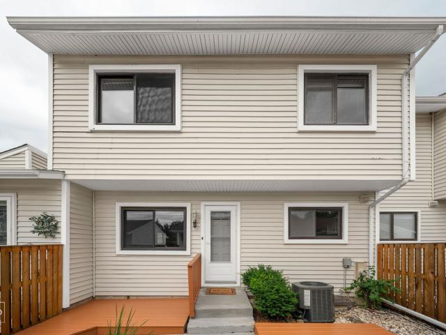 Townhouse for sale in Woodridge, Illinois