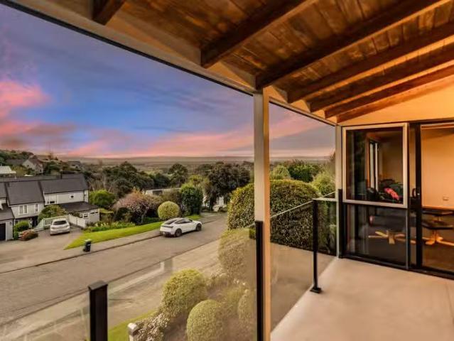 House for sale in Chaslands, Canterbury