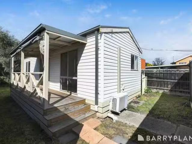 House for rent in Sunshine West, Victoria