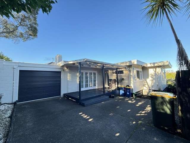 House for rent in Oratia