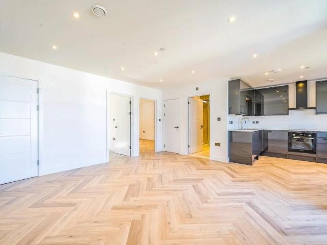 Apartment for rent in Blackhills, Surrey