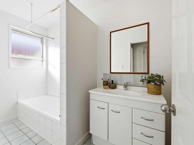 Townhouse for sale in Addington, Canterbury
