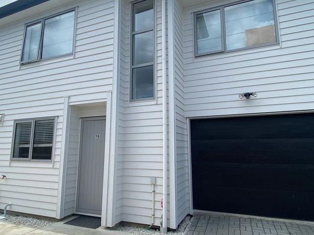 House for rent in Point England, Oroua County