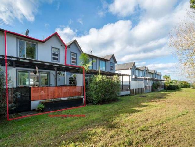 Townhouse for rent in Paremoremo