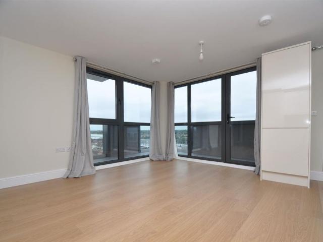 Apartment for rent in Seven Kings, Greater London