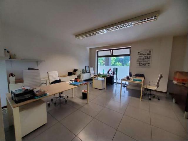 Ufficio in affitto a Mariano Comense, Lombardia