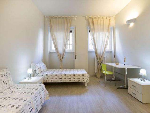 Villa Indipendente in affitto a Municipio 6, Milano