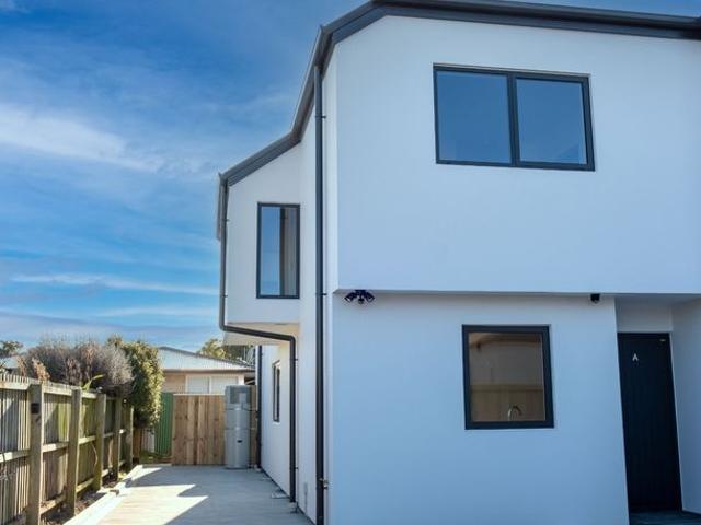Apartment for rent in Chaslands, Canterbury