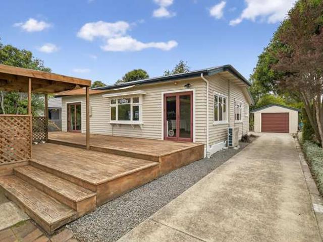 House for sale in Chaslands, Canterbury