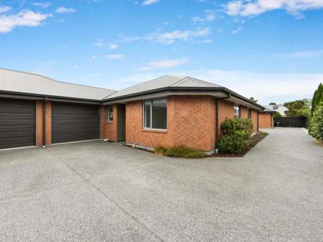 House for sale in Chaslands, Canterbury