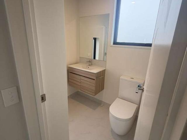 Townhouse for rent in Addington, Canterbury