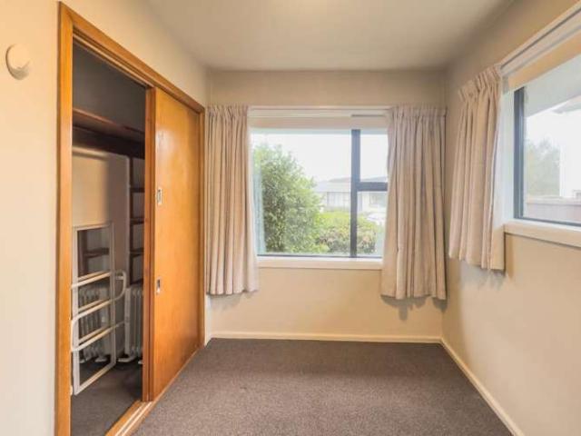 Townhouse for rent in Chaslands, Canterbury