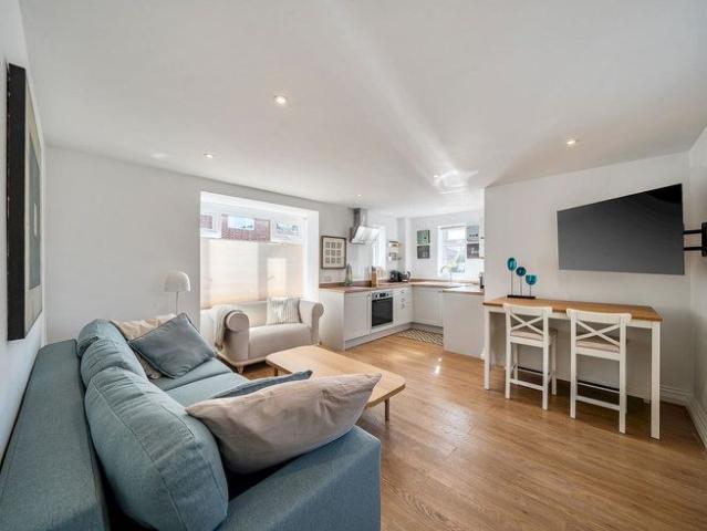 Apartment for rent in Holywell, The Slade