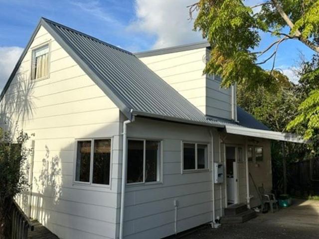 House for rent in Beach Haven, Kaipātiki