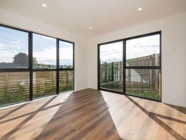 Townhouse for rent in Wairau Valley