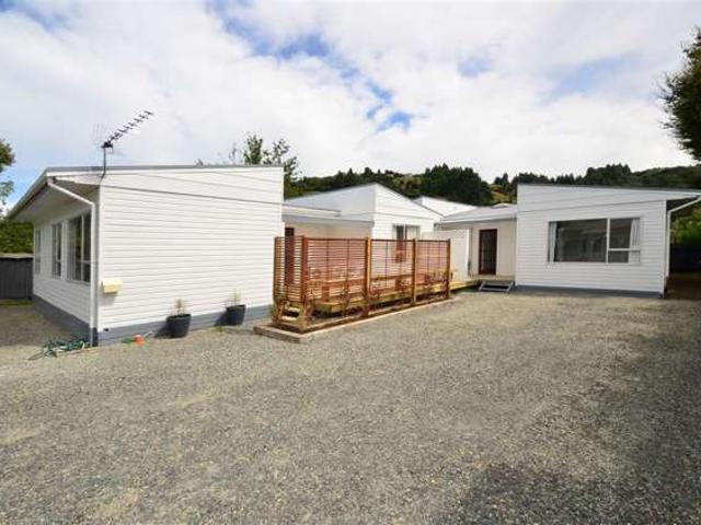 Property for rent in Otakou