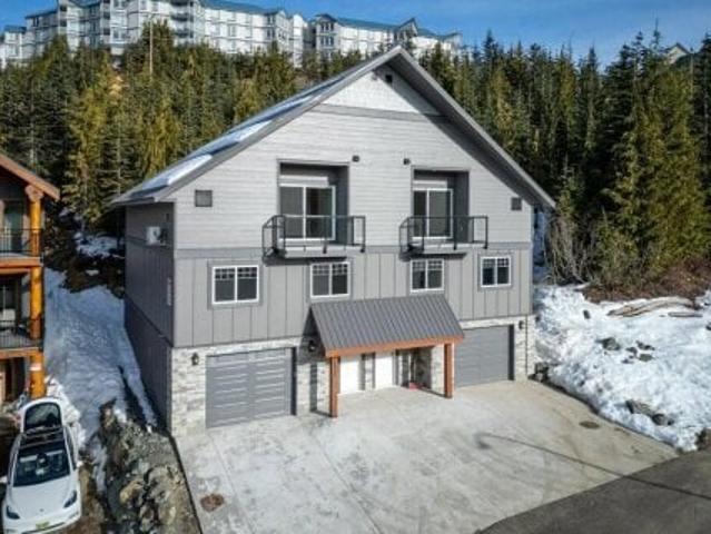 Duplex for sale in Courtenay, British Columbia