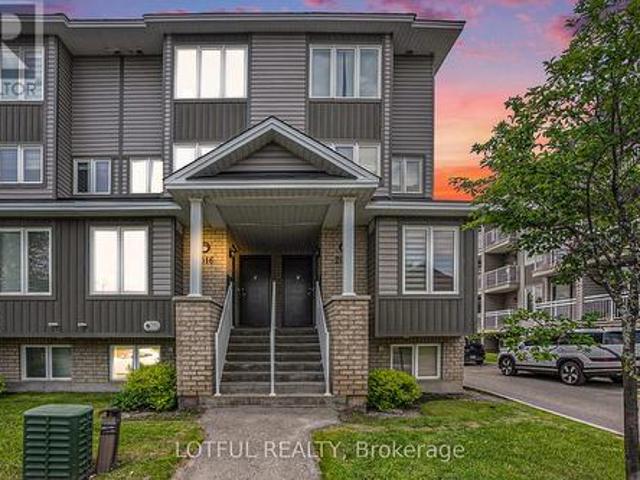 Townhouse for sale in Ottawa