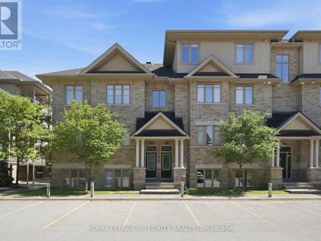 Townhouse for sale in Barrhaven East, Ottawa