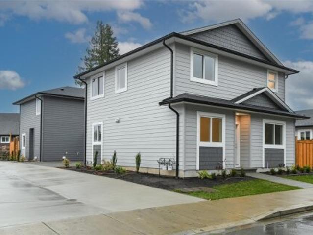 Duplex for sale in Comox, British Columbia