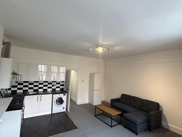 Apartment for rent in Tooting Graveney, Greater London