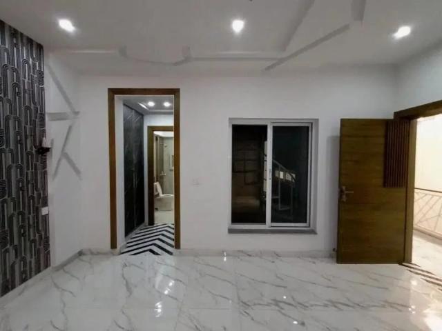 House for sale in Faisalabad, Islamabad Capital Territory