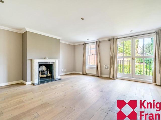 Townhouse for rent in Row Town, Surrey