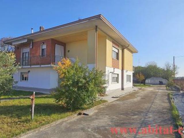 Villa Indipendente in vendita a Paderno Ponchielli, Lombardia