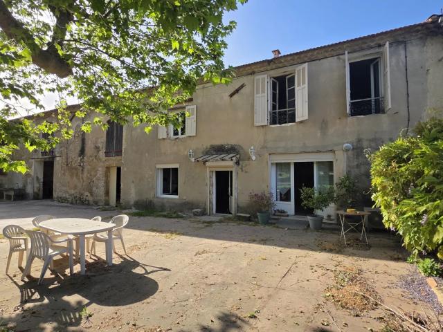 Ferme vente à Alleins, Bouches-du-Rhône