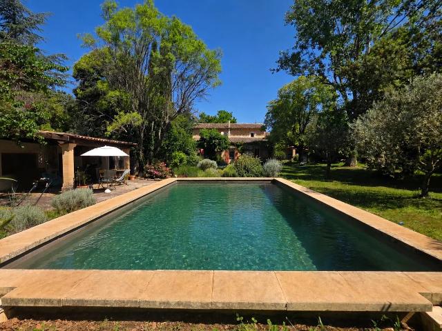 Ferme vente à Aix-en-Provence, Rognes