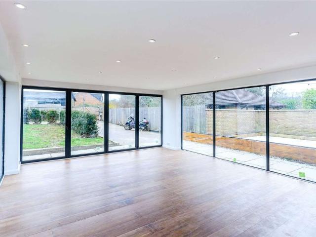 House for rent in Hatching Green, Five Acres