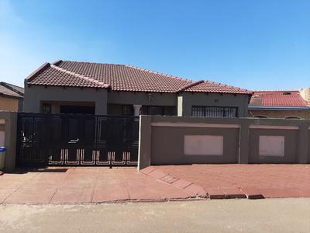 House for sale in Thokoza, Gauteng