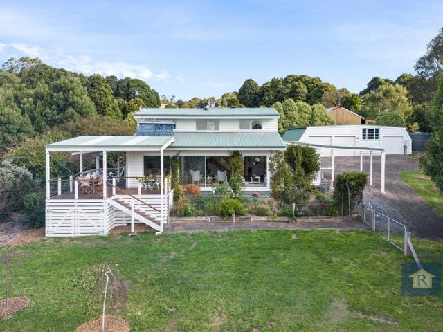 Cottage for sale in Beech Forest, Victoria