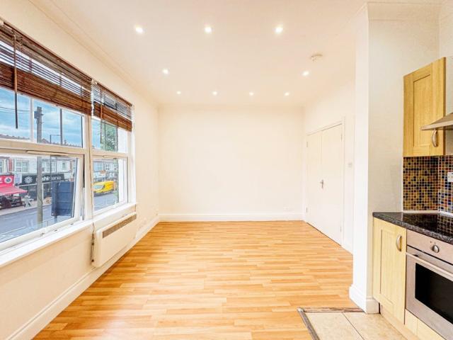 Studio for rent in North Finchley, Greater London