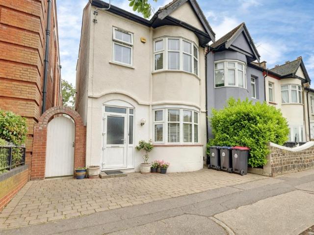House for rent in Southend City Centre Neighbourhood, Alton Barnes