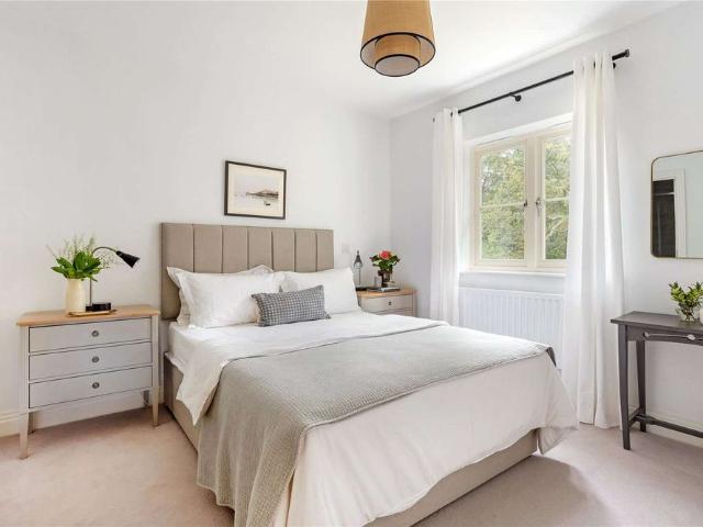 Apartment for rent in Martin's Heron, Winkfield