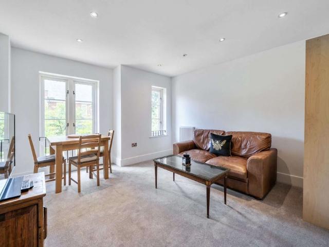 Apartment for rent in Brompton, Greater London