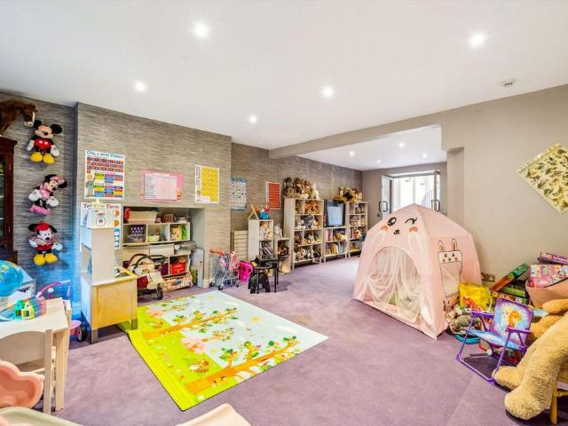 House for rent in North Kensington, Greater London