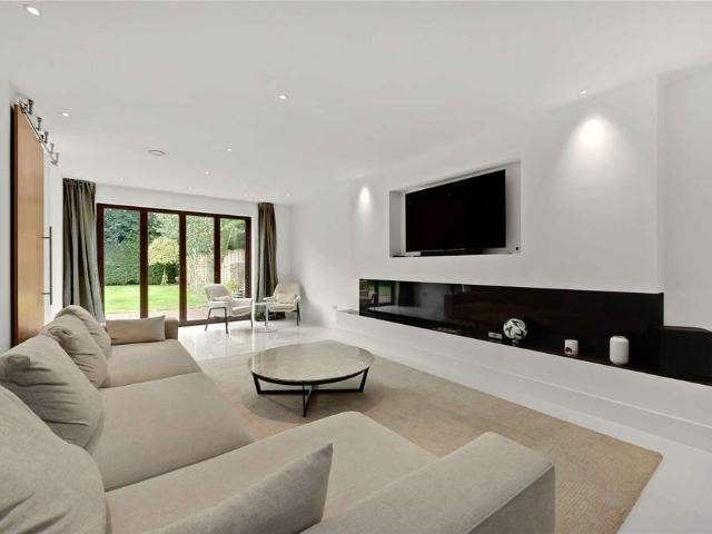 House for rent in Lower Green Esher, Blackhills