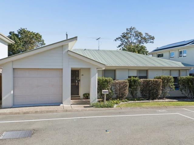 Townhouse for sale in Toombul, Queensland