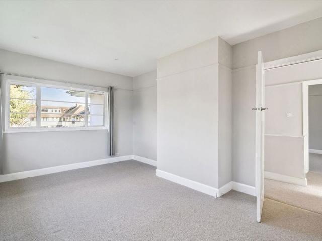 Apartment for rent in Strawberry Hill, Greater London